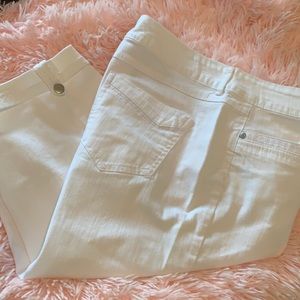 EC Gloria Vanderbilt White Skimmer Capris